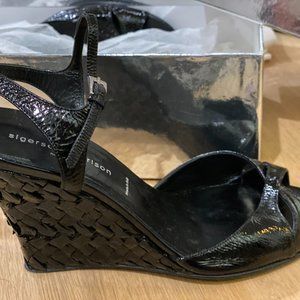 Sigerson Morrison Black Patent Leather dress shoe size 8.5